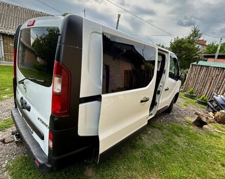 Белый Опель Виваро, объемом двигателя 1.6 л и пробегом 217 тыс. км за 11000 $, фото 3 на Automoto.ua