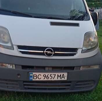 Белый Опель Виваро, объемом двигателя 1.9 л и пробегом 315 тыс. км за 5600 $, фото 1 на Automoto.ua