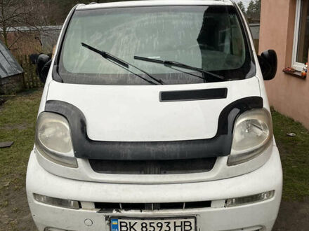 Белый Опель Виваро, объемом двигателя 1.9 л и пробегом 312 тыс. км за 4500 $, фото 1 на Automoto.ua