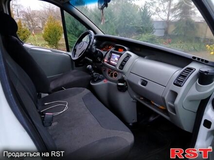 Білий Опель Віваро, об'ємом двигуна 1.9 л та пробігом 360 тис. км за 6400 $, фото 1 на Automoto.ua