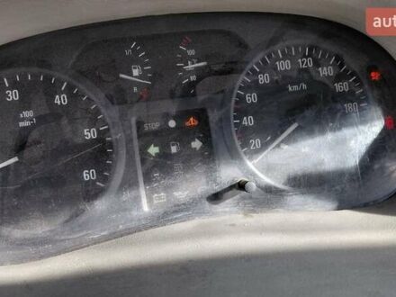 Белый Опель Виваро, объемом двигателя 1.9 л и пробегом 323 тыс. км за 6800 $, фото 1 на Automoto.ua