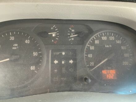 Белый Опель Виваро, объемом двигателя 1.9 л и пробегом 400 тыс. км за 6000 $, фото 1 на Automoto.ua