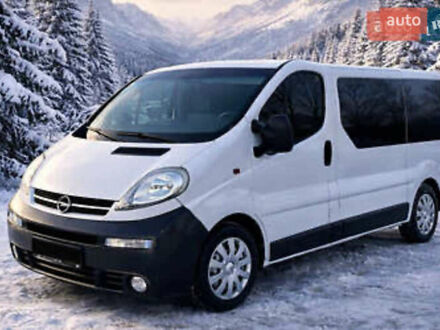 Белый Опель Виваро, объемом двигателя 2.5 л и пробегом 284 тыс. км за 7900 $, фото 1 на Automoto.ua