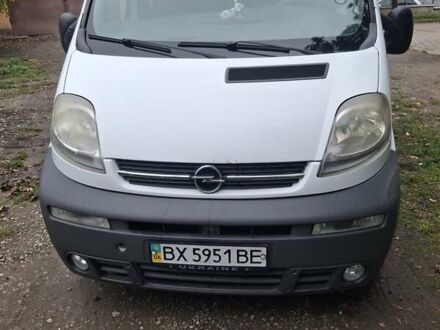 Белый Опель Виваро, объемом двигателя 2.46 л и пробегом 290 тыс. км за 7800 $, фото 1 на Automoto.ua