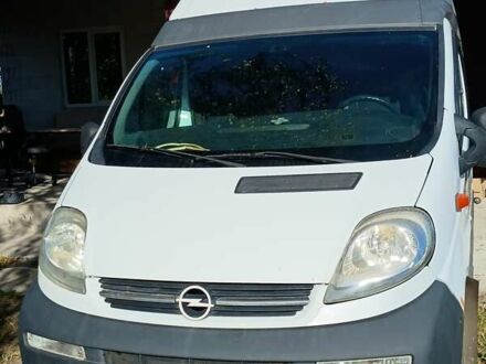 Белый Опель Виваро, объемом двигателя 2.5 л и пробегом 252 тыс. км за 7500 $, фото 1 на Automoto.ua