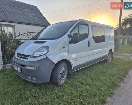 Белый Опель Виваро, объемом двигателя 1.9 л и пробегом 394 тыс. км за 7800 $, фото 1 на Automoto.ua