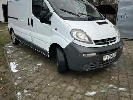 Белый Опель Виваро, объемом двигателя 2.5 л и пробегом 300 тыс. км за 5500 $, фото 1 на Automoto.ua