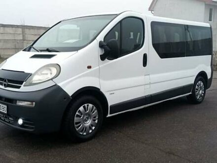 Белый Опель Виваро, объемом двигателя 1.9 л и пробегом 237 тыс. км за 8800 $, фото 1 на Automoto.ua