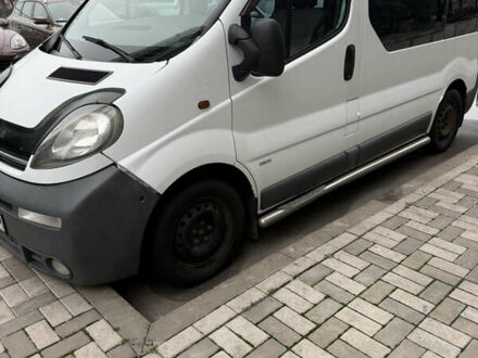 Білий Опель Віваро, об'ємом двигуна 2.5 л та пробігом 300 тис. км за 8100 $, фото 1 на Automoto.ua