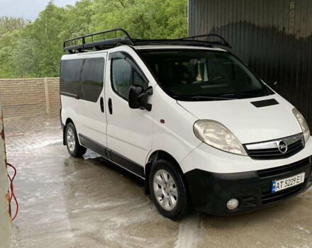 Білий Опель Віваро, об'ємом двигуна 2 л та пробігом 488 тис. км за 8300 $, фото 1 на Automoto.ua