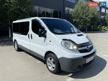 Білий Опель Віваро, об'ємом двигуна 2 л та пробігом 335 тис. км за 8800 $, фото 1 на Automoto.ua