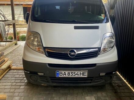 Белый Опель Виваро, объемом двигателя 2 л и пробегом 320 тыс. км за 8500 $, фото 1 на Automoto.ua