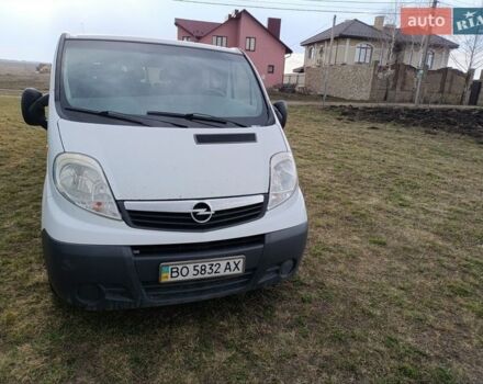 Белый Опель Виваро, объемом двигателя 2 л и пробегом 377 тыс. км за 7900 $, фото 1 на Automoto.ua