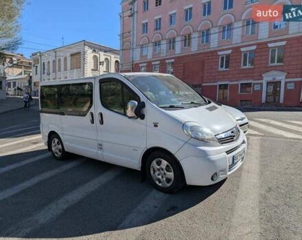 Белый Опель Виваро, объемом двигателя 2 л и пробегом 370 тыс. км за 9500 $, фото 1 на Automoto.ua