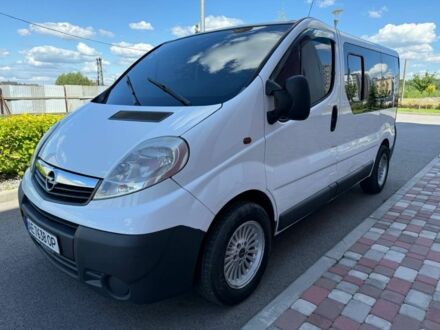 Білий Опель Віваро, об'ємом двигуна 2 л та пробігом 300 тис. км за 7800 $, фото 1 на Automoto.ua