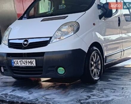 Білий Опель Віваро, об'ємом двигуна 2 л та пробігом 300 тис. км за 9000 $, фото 1 на Automoto.ua