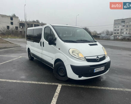 Білий Опель Віваро, об'ємом двигуна 2 л та пробігом 340 тис. км за 8300 $, фото 1 на Automoto.ua