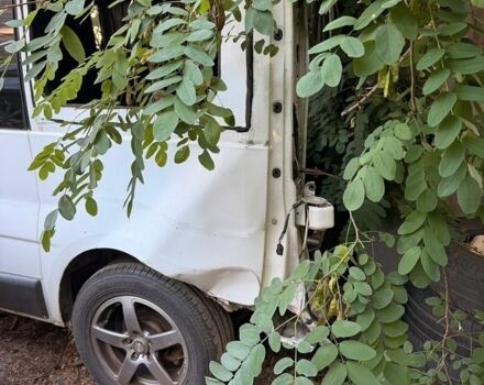 Белый Опель Виваро, объемом двигателя 2 л и пробегом 280 тыс. км за 5600 $, фото 1 на Automoto.ua
