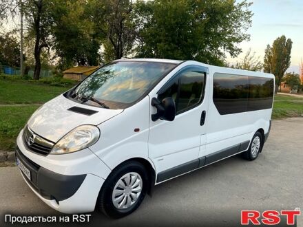 Белый Опель Виваро, объемом двигателя 2.5 л и пробегом 385 тыс. км за 9300 $, фото 1 на Automoto.ua