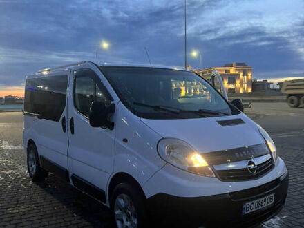 Білий Опель Віваро, об'ємом двигуна 2 л та пробігом 280 тис. км за 8300 $, фото 1 на Automoto.ua
