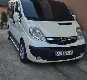 Белый Опель Виваро, объемом двигателя 2 л и пробегом 394 тыс. км за 9300 $, фото 1 на Automoto.ua