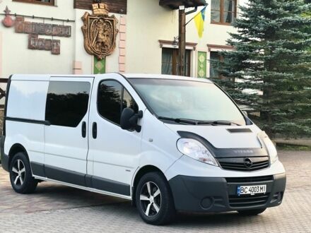 Белый Опель Виваро, объемом двигателя 2 л и пробегом 357 тыс. км за 8976 $, фото 1 на Automoto.ua