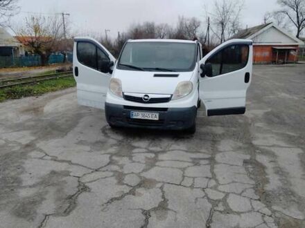 Білий Опель Віваро, об'ємом двигуна 2 л та пробігом 418 тис. км за 6000 $, фото 1 на Automoto.ua