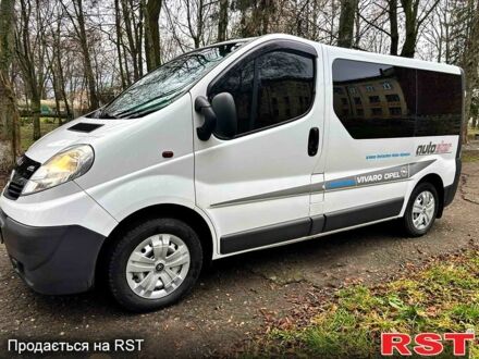 Белый Опель Виваро, объемом двигателя 2 л и пробегом 174 тыс. км за 9999 $, фото 1 на Automoto.ua