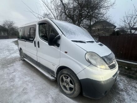 Білий Опель Віваро, об'ємом двигуна 2 л та пробігом 300 тис. км за 6000 $, фото 1 на Automoto.ua