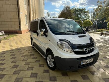 Белый Опель Виваро, объемом двигателя 2 л и пробегом 350 тыс. км за 8000 $, фото 1 на Automoto.ua