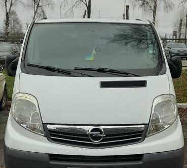 Белый Опель Виваро, объемом двигателя 2.46 л и пробегом 260 тыс. км за 10200 $, фото 1 на Automoto.ua