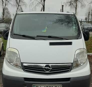 Белый Опель Виваро, объемом двигателя 2.46 л и пробегом 260 тыс. км за 10200 $, фото 1 на Automoto.ua