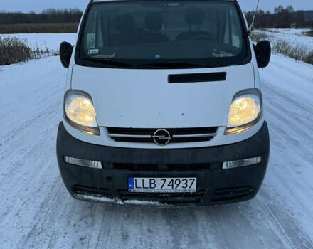 Белый Опель Виваро, объемом двигателя 2.5 л и пробегом 345 тыс. км за 5200 $, фото 1 на Automoto.ua