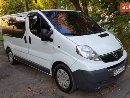 Белый Опель Виваро, объемом двигателя 2 л и пробегом 380 тыс. км за 9300 $, фото 1 на Automoto.ua