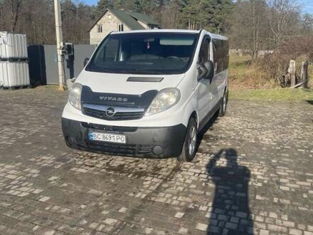Білий Опель Віваро, об'ємом двигуна 2 л та пробігом 360 тис. км за 10500 $, фото 1 на Automoto.ua