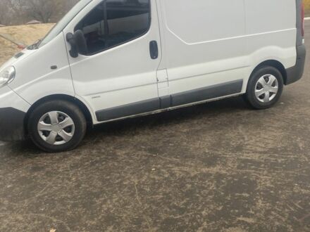 Опель Виваро 2010 в Изюме на Automoto.ua Белый Опель Виваро, объемом двигателя 2.5 л и пробегом 285 тыс. км за 6500 $, фото 1 на Automoto.ua