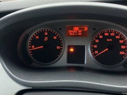 Белый Опель Виваро, объемом двигателя 2 л и пробегом 240 тыс. км за 11500 $, фото 1 на Automoto.ua