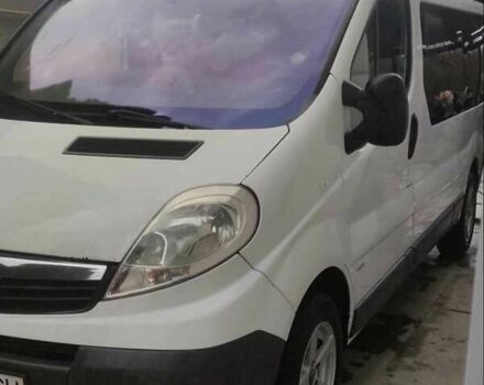 Белый Опель Виваро, объемом двигателя 2.5 л и пробегом 670 тыс. км за 13000 $, фото 1 на Automoto.ua