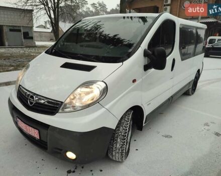 Белый Опель Виваро, объемом двигателя 2.5 л и пробегом 197 тыс. км за 14300 $, фото 1 на Automoto.ua