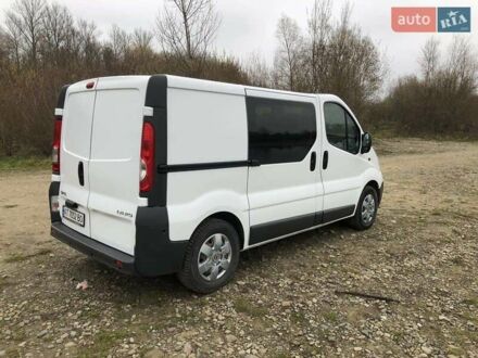 Білий Опель Віваро, об'ємом двигуна 2 л та пробігом 250 тис. км за 9400 $, фото 1 на Automoto.ua