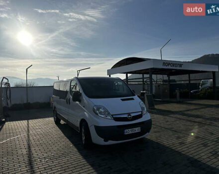 Белый Опель Виваро, объемом двигателя 2 л и пробегом 440 тыс. км за 11299 $, фото 1 на Automoto.ua