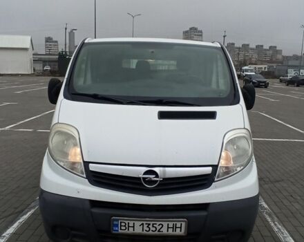 Білий Опель Віваро, об'ємом двигуна 2 л та пробігом 186 тис. км за 10000 $, фото 1 на Automoto.ua