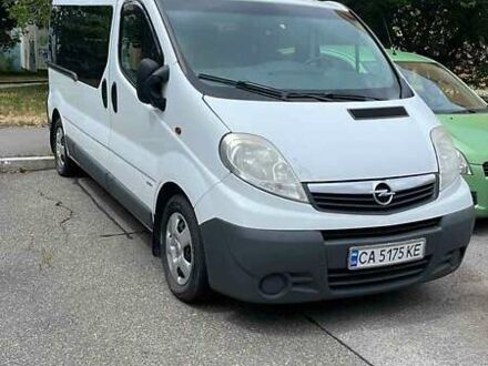 Белый Опель Виваро, объемом двигателя 2 л и пробегом 398 тыс. км за 10500 $, фото 1 на Automoto.ua