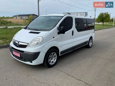 Белый Опель Виваро, объемом двигателя 2 л и пробегом 328 тыс. км за 12800 $, фото 1 на Automoto.ua