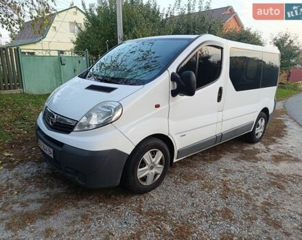 Белый Опель Виваро, объемом двигателя 2 л и пробегом 302 тыс. км за 10700 $, фото 1 на Automoto.ua