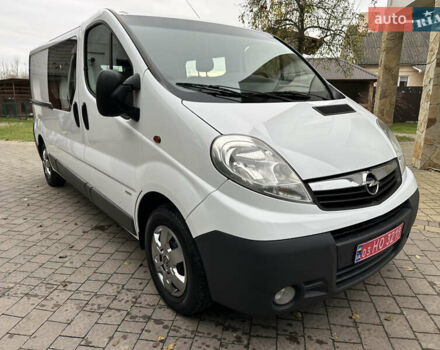 Белый Опель Виваро, объемом двигателя 2 л и пробегом 284 тыс. км за 13500 $, фото 1 на Automoto.ua
