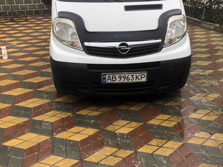 Белый Опель Виваро, объемом двигателя 2 л и пробегом 440 тыс. км за 12000 $, фото 1 на Automoto.ua