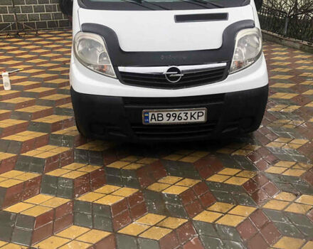 Белый Опель Виваро, объемом двигателя 2 л и пробегом 440 тыс. км за 12000 $, фото 1 на Automoto.ua
