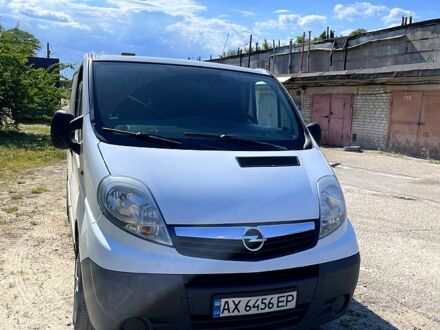 Білий Опель Віваро, об'ємом двигуна 2 л та пробігом 241 тис. км за 9800 $, фото 1 на Automoto.ua