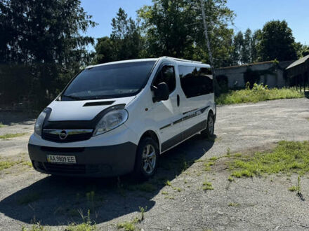 Белый Опель Виваро, объемом двигателя 2 л и пробегом 280 тыс. км за 9999 $, фото 1 на Automoto.ua